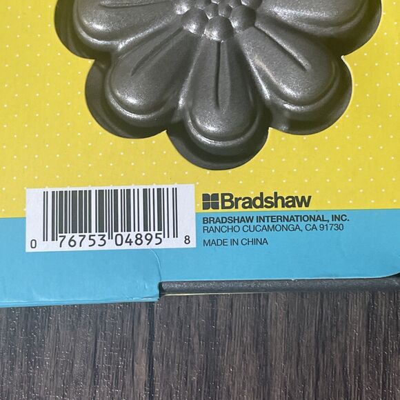 Easter Spring Cookie Pan Nonstick Bunny Chick Egg Flower Baking Sheet Metal NEW - Picture 11 of 11